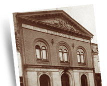 Sort-hvis foto af Jyske Banks facade i Vestergade