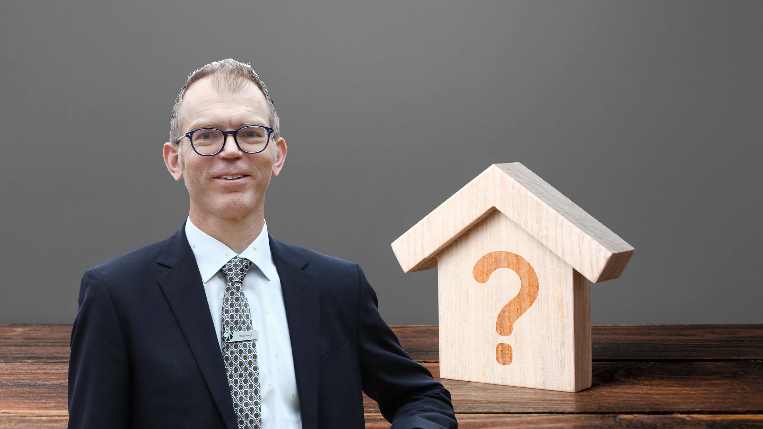 Boligøkonom Mikkel Høegh i forelæsningssal