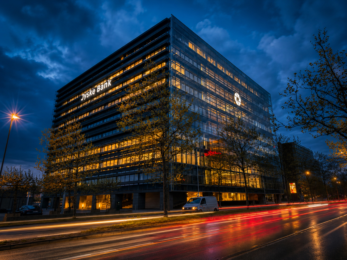 Glaskuben i mørke