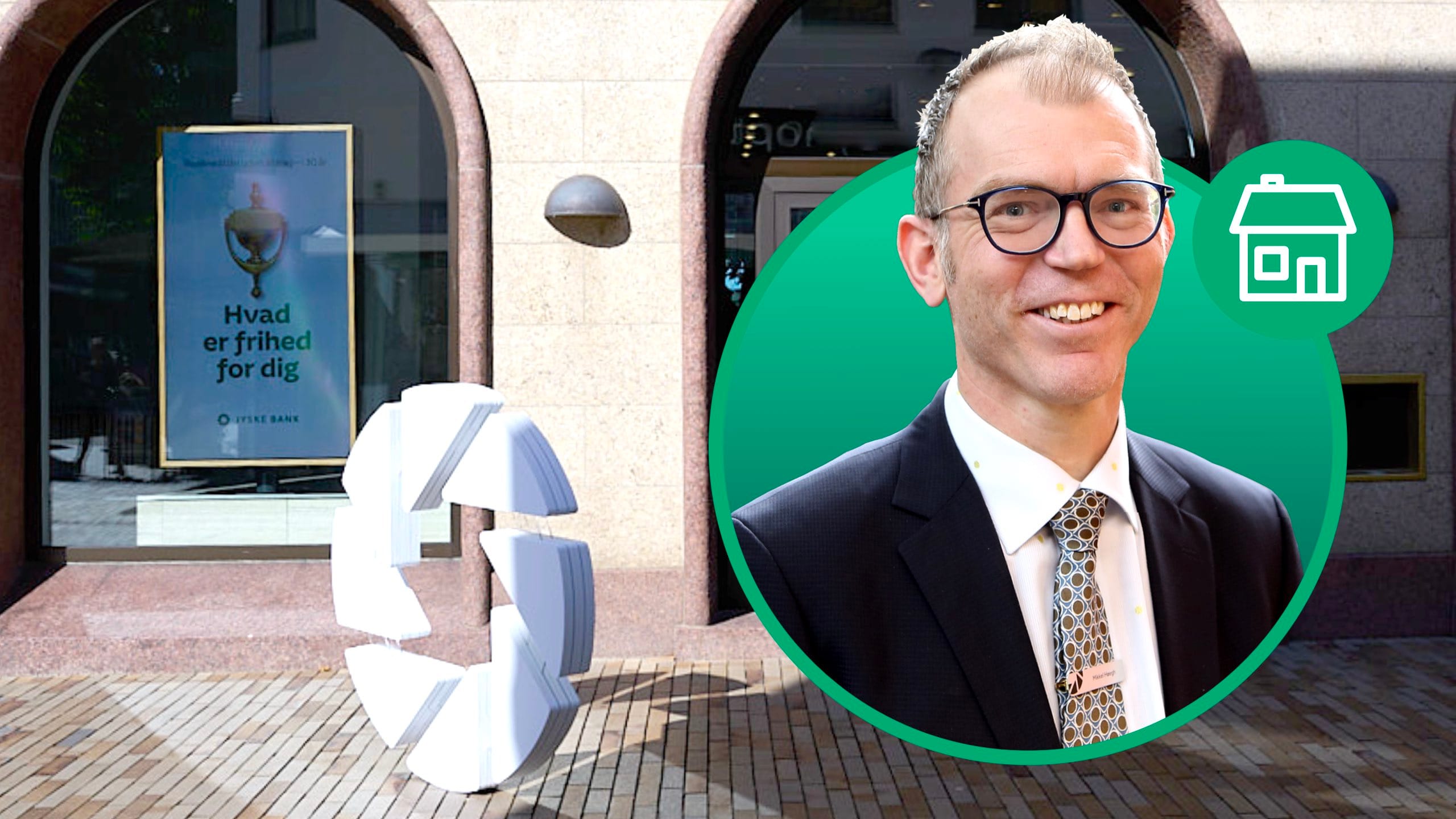 Jyske Bank-logo foran bygning med 'Hvad er frihed for dig'-plakat i vinduet, boligøkonom Mikkel Høegh
