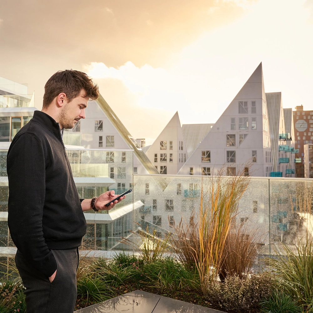 Mand Telefon Udsigt Aarhus Terrasse Solnedgang