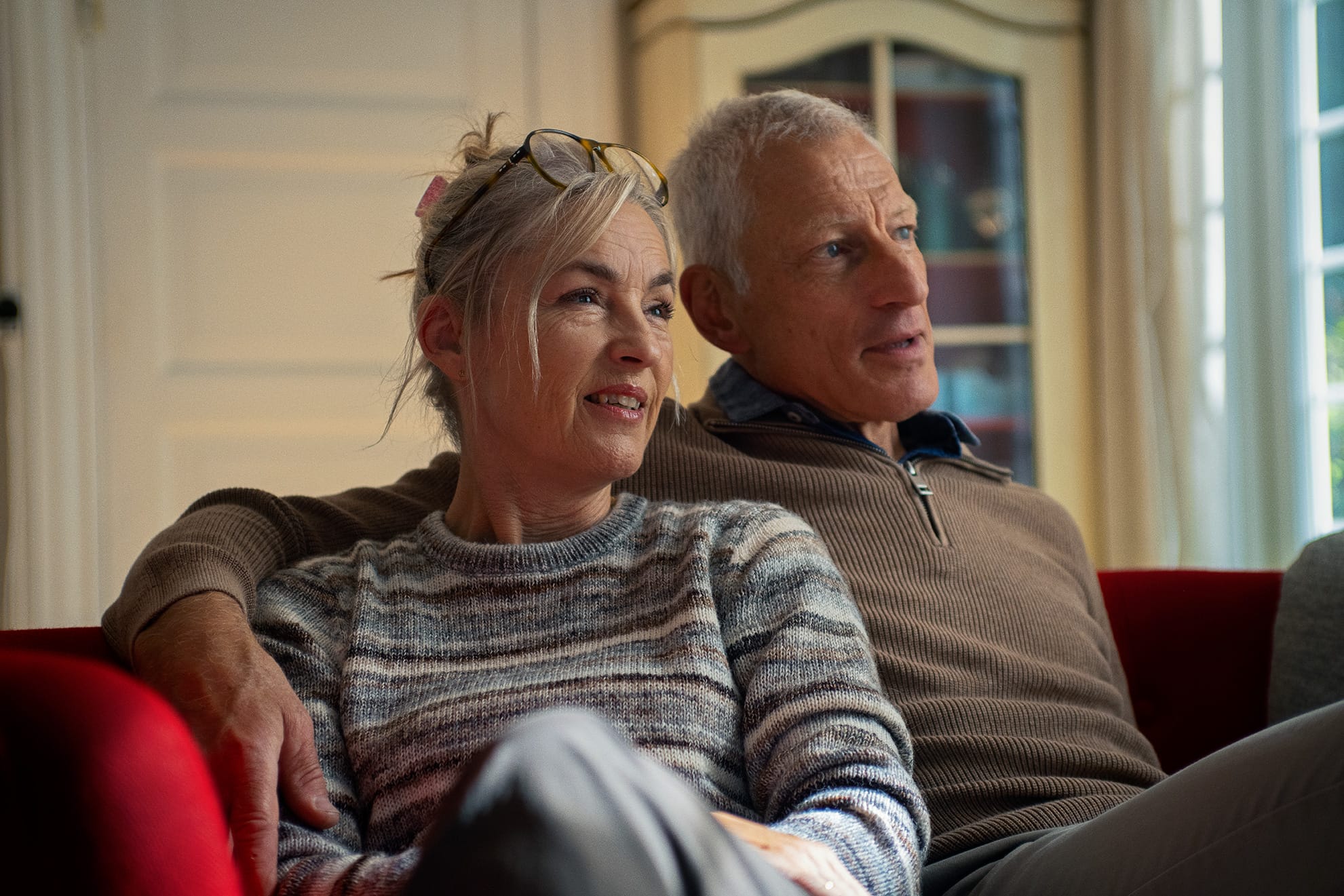 Ældre mand og kvinde i sofa