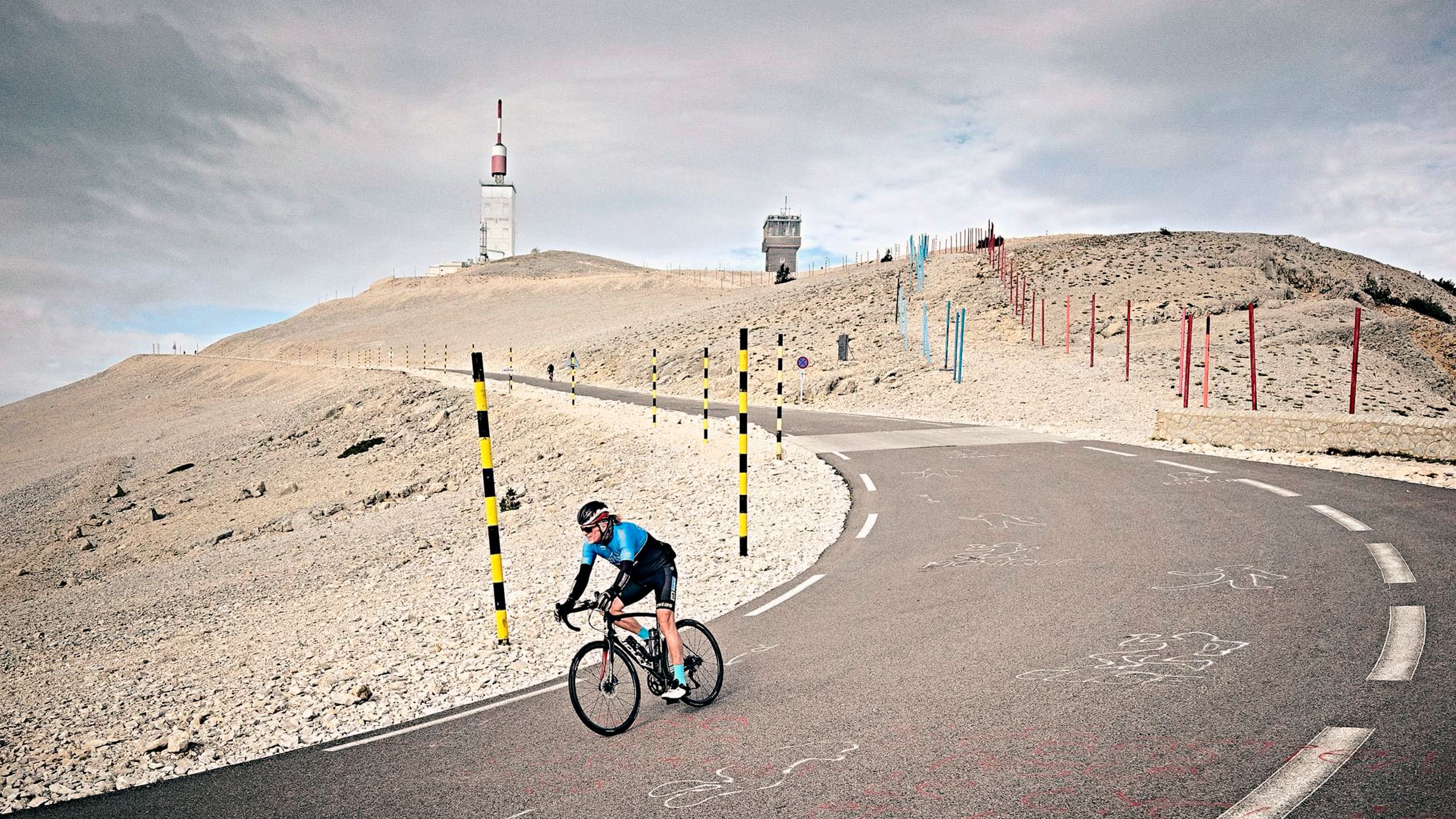 Mand cykler